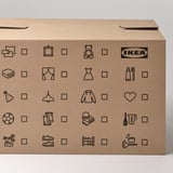 Plochá kartonová IKEA krabice s různými ikonami a texty, připravená k přesunu a skladování.