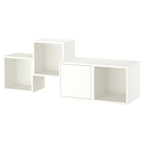 Tři bílé police EKET cube, minimalistický moderní design.