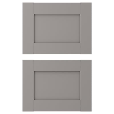Dvě šedá dvířka skříněk s jednoduchým obdélníkovým designem a plochými panely.