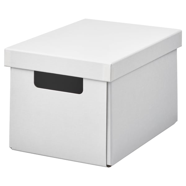 Bílá úložná krabice FJÄDERHARV s víkem a uchem, vyrobená z recyklovaného papíru.