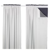 GLANSNÄVA bílé zatemňovací závěsy, vyrobené z recyklovaného polyesteru, elegantní a minimalistické.