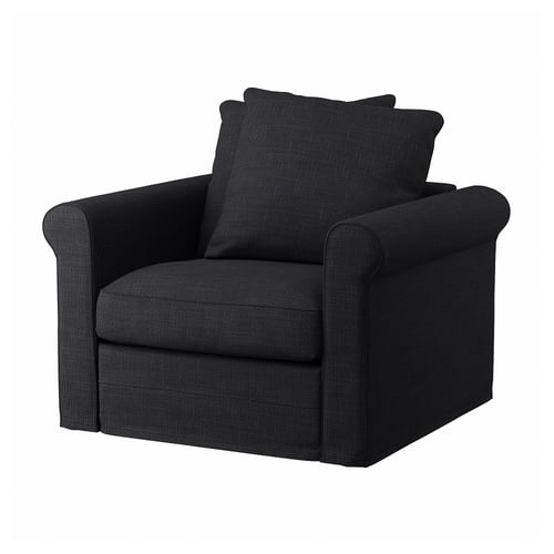 Černé křeslo GRÖNLID, plyšové a měkké, zakřivené opěrky, texturovaná tmavá látka, útulný design.