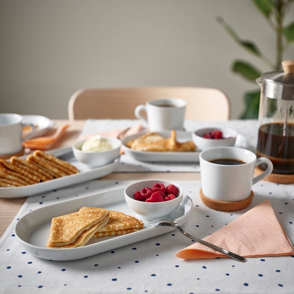 IKEA 365+ bílá porcelánová mísa; malý, zaoblený tvar, jednoduchý design; Dobře se hodí k ostatním pokrmům.