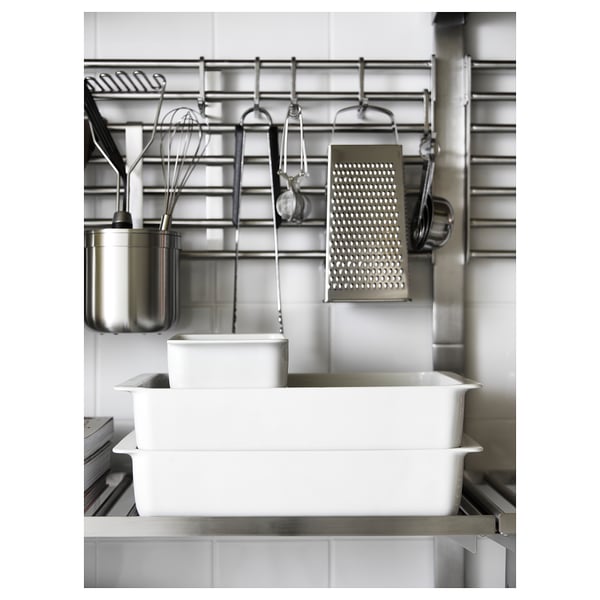 IKEA 365+ malá bílá porcelánová zapékací mísa, stohovatelné rukojeti, které se dobře drží.