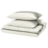 Ložní souprava JÄTTEFRÄKEN, černo-bílý pruhovaný design, skládaný na bílém pozadí, s bavlněnými materiály.