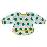 Laclem KLADDIG, zelené puntíky, bílé pozadí, dlouhé rukávy, žlutý lem.