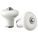 Dva bílé knoflíky připomínající porcelán s chromovanými akcenty, zaoblený tvar, zobrazené z různých úhlů.