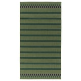 Zelený koberec KORSNING s pruhy a bordurou, obdélníkový tvar.