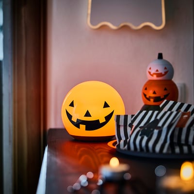 KUSTFYR LED stolní lampa, dýně oranžová