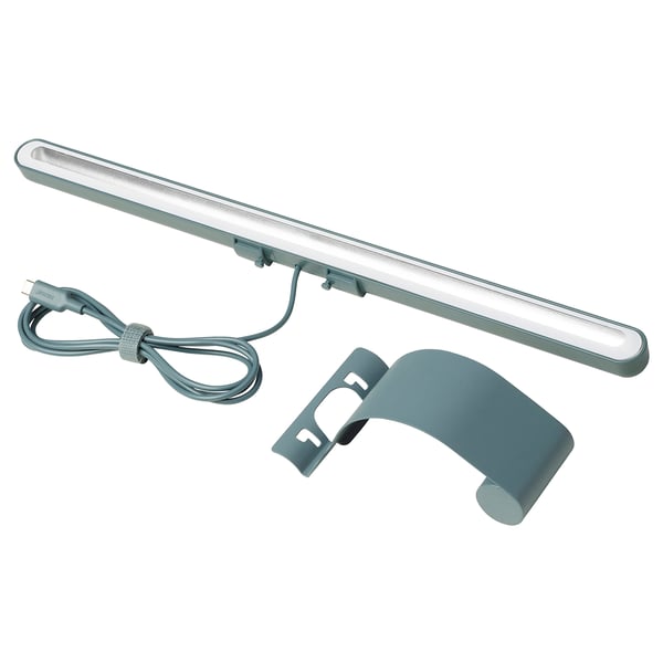 LED lampa LAGERGÅNG v zelené barvě. Připevňuje se k obrazovkám, má nastavitelné světlo a kabel USB-C.