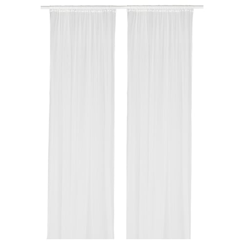 Bílé závěsy ze sítě LITV. Recyklovaný polyester, udržitelný, snadná instalace.