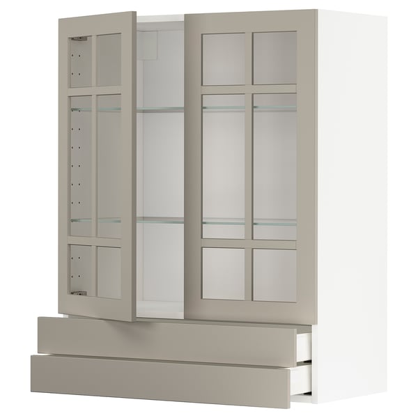 Moderní kuchyňské linky: béžové skříňky METOD se skleněnými dveřmi a zásuvkami, elegantní a funkční design.