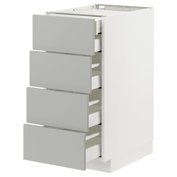 Bílá kuchyňská linka METOD se čtyřmi světle šedými zásuvkami, elegantní moderní design.