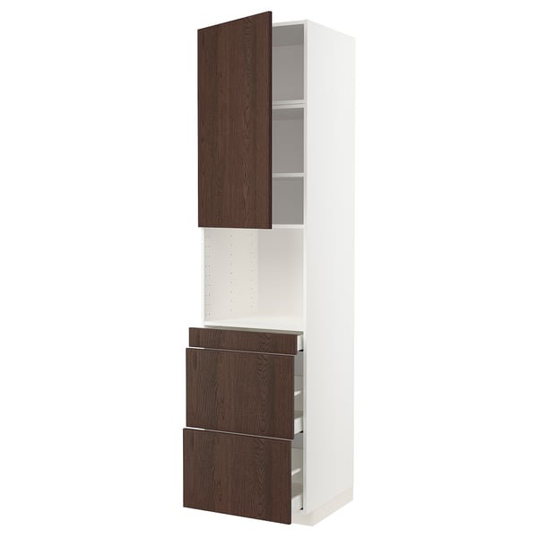 Kuchyně METOD: skříňky z tmavého dřeva, zásuvky s bílým rámem, elegantní moderní design