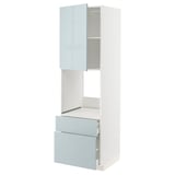 Bílá kuchyňská linka METOD s vysoce lesklými šedomodrými dvířky; vysoký, obdélníkový, moderní design.