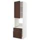 Ikea METOD, tmavě hnědá dubová skříňka se zásuvkami, elegantní moderní design, otevřená dvířka a zásuvka odhalující police a úložný prostor.