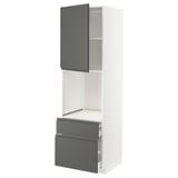 Moderní bílá a tmavě šedá kuchyňská linka s dvířky a dvěma zásuvkami. Má integrované rukojeti a elegantní design.