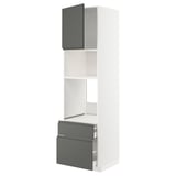 Ikea METOD bílá kuchyňská linka s šedými zásuvkami a skříňkou.
