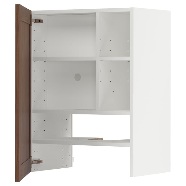 Prázdná bílá kuchyňská linka ikea METOD s dřevěnými dveřmi.
