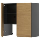 Kuchyňská skříňka METOD v dubové barvě s integrovanými úchytkami, která se vyznačuje minimalistickým designem a hřejivým dojmem.