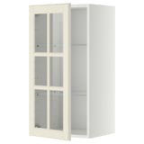 Tento obrázek ukazuje bílou kuchyňskou skříňku ikea METOD se čtyřmi skleněnými dvířky s tradičním designem se zkosenými hranami.