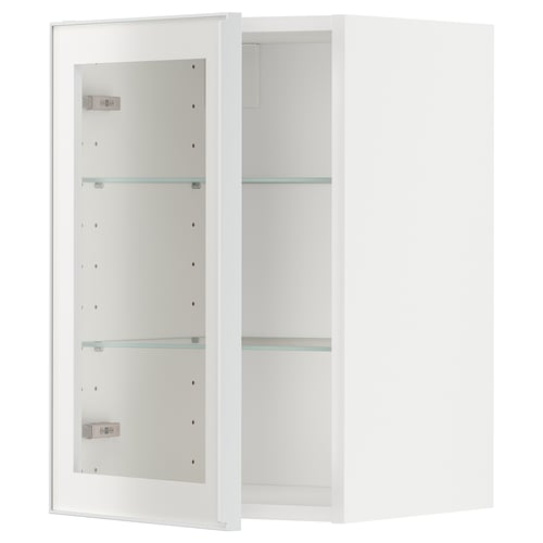 Otevřená bílá skříňka se skleněnými policemi, kovový rám.