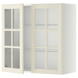 Kuchyňská skříňka Ikea METOD se špinavě bílými skleněnými dvířky bodbyn, se zkosenými hranami a nastavitelnými skleněnými policemi.