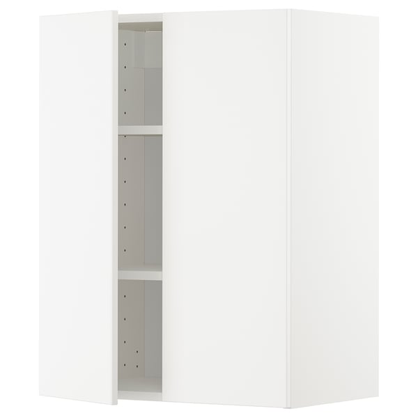 Bílá kuchyňská skříňka METOD, elegantní moderní design, nastavitelné police, pevná konstrukce.