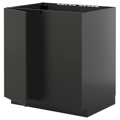 Černá kuchyňská linka, moderní design, lesklá povrchová úprava.