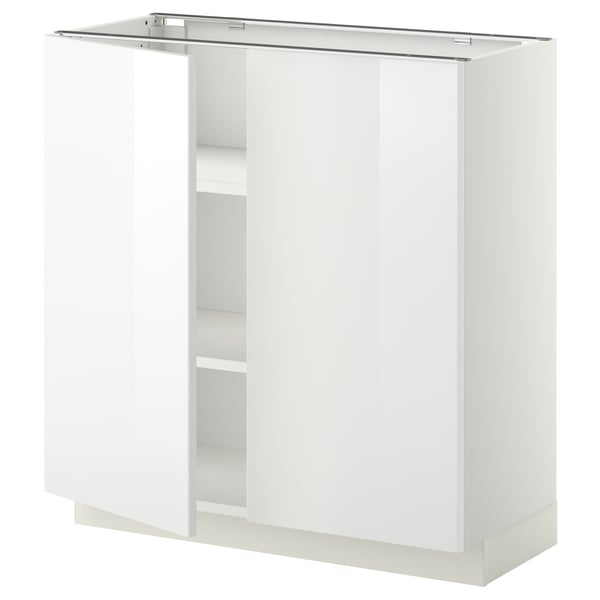 Bílá kuchyňská skříňka ikea METOD s vysokým leskem a nastavitelnými policemi.