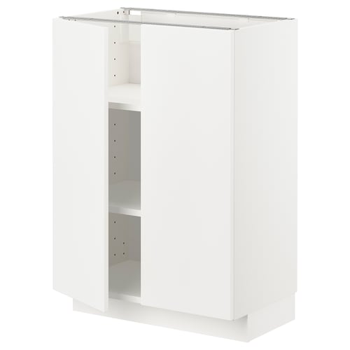Moderní kuchyňská linka ikea METOD v bílé barvě s nastavitelnými policemi.