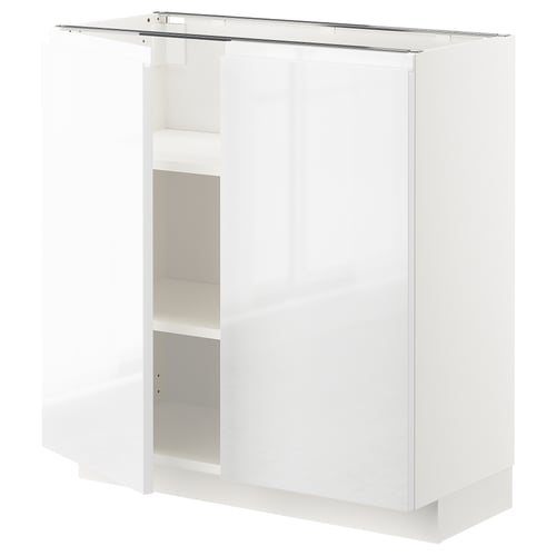 Bílá kuchyňská skříňka ikea METOD s vysokým leskem, elegantní a moderní s integrovanými úchytkami.