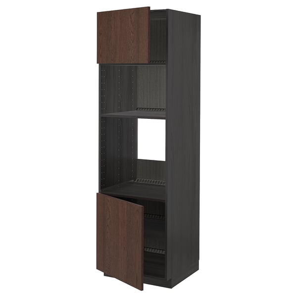 Kuchyňská linka METOD: vysoká, tmavě hnědá, dřevěné dveře, tři police, elegantní design.
