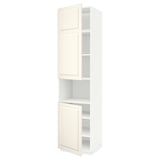 Špinavě bílá kuchyňská skříňka ikea METOD se dvěma otevřenými dvířky, která předvádí své nastavitelné police.