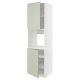 Kuchyňská skříňka Ikea METOD v zelené barvě se dvěma otevřenými dvířky a policemi.