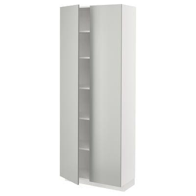 Moderní bílá kuchyňská skříňka ikea METOD se světle šedými dvířky, elegantním designem a čistými liniemi.