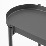 Moderní kovový stojan na rostliny, kulatý podnos, elegantní černý design, robustní kvalita.