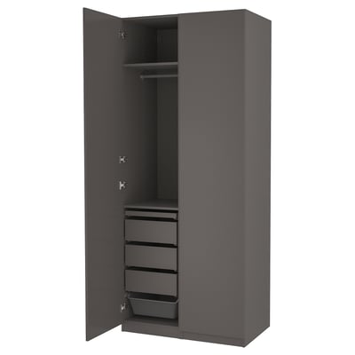 Šatní skříň PAX v tmavě šedé barvě, obdélníková se zásuvkami, minimalistický design.