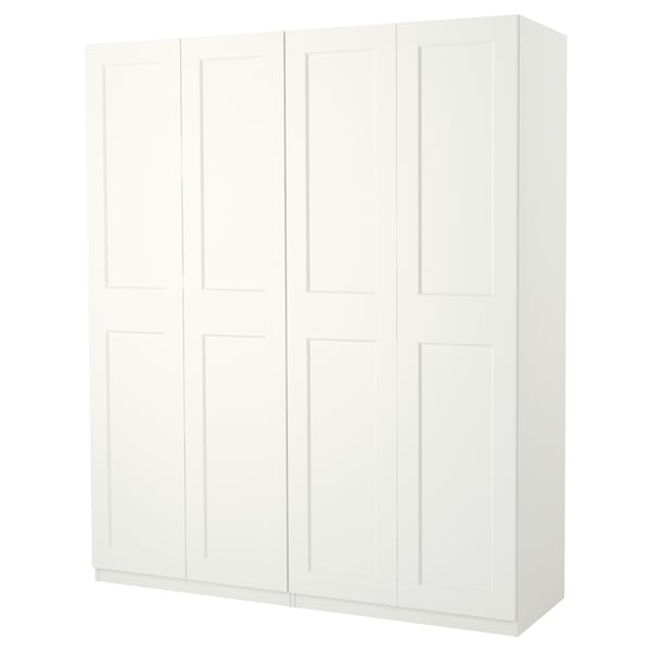 Bílá šatní skříň PAX s elegantním obdélníkovým designem a několika úložnými přihrádkami.
