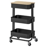 Černý 3patrový úložný vozík s dřevěnou deskou, čtyřmi kolečky, elegantním designem, ideální do kuchyní.