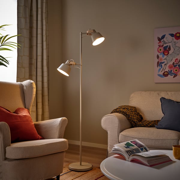 SJÖMAKT Stojací lampa se 2 světly, béžová/jasan