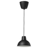 Černá závěsná lampa SKURUP s kovovým stínidlem a plastovým stropním pohárem.