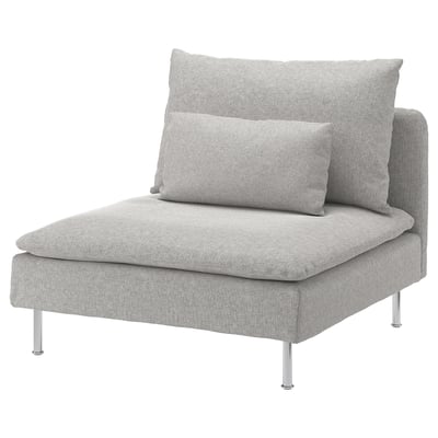 Moderní, světle šedé křeslo SÖDERHAMN s elegantními kovovými nohami a pohodlným snímatelným potahem.