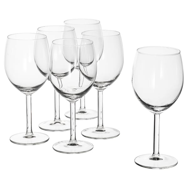Šest čirých, elegantních sklenic na víno s dlouhými stopkami a kulatými základnami. Klasický design, ideální pro formální příležitosti.