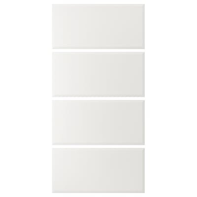 Bílé posuvné dveře skříně TJÖRHOM s nadčasovým designem ze skelných vláken.