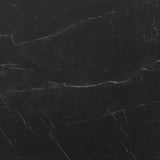 Leštěná černá pracovní deska TOLKEN s lesklým, bezešvým povrchem a jemným bílým žilkováním.