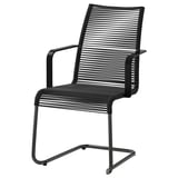 Černá venkovní židle VÄSMAN, elegantní design, robustní ocelový rám, pohodlný pružinový sedák.