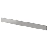 Kuchyňský sokl VÅRSTA z ušlechtilé oceli. Je dlouhá, tenká a obdélníková s kovovým, elegantním designem.