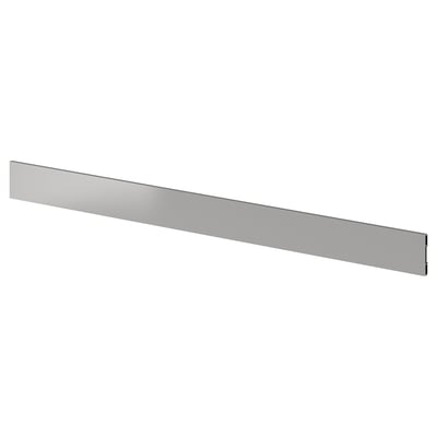 Kuchyňský sokl VÅRSTA z ušlechtilé oceli. Je dlouhá, tenká a obdélníková s kovovým, elegantním designem.