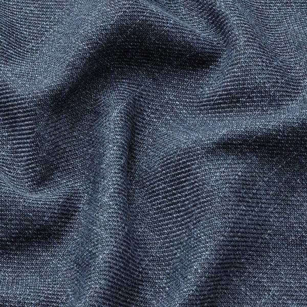 Detail z tmavé látky, texturovaný polyester kilanda, měkký, luxusní pocit, recyklovaný materiál.